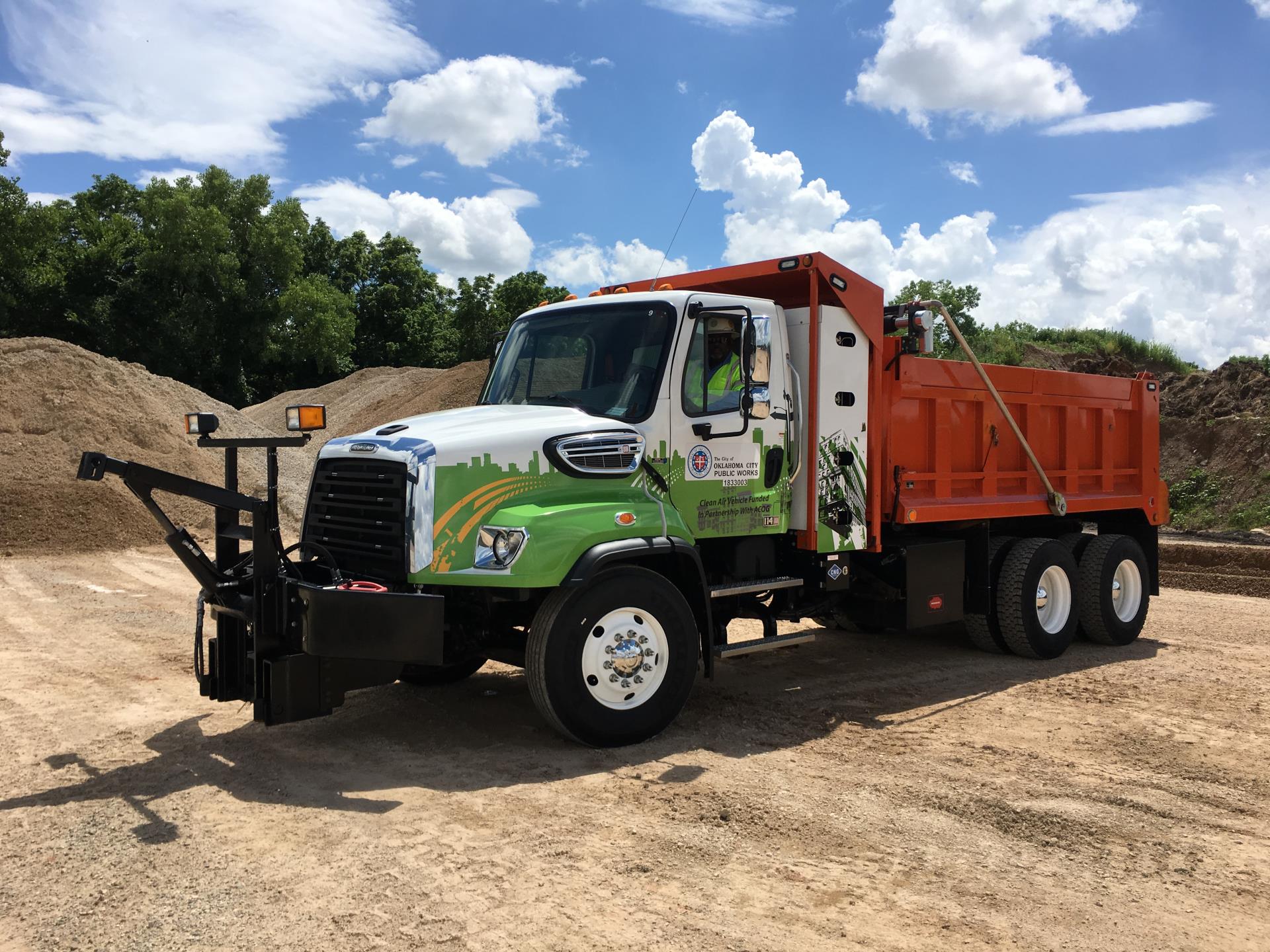 CNG Dump Truck 1833003